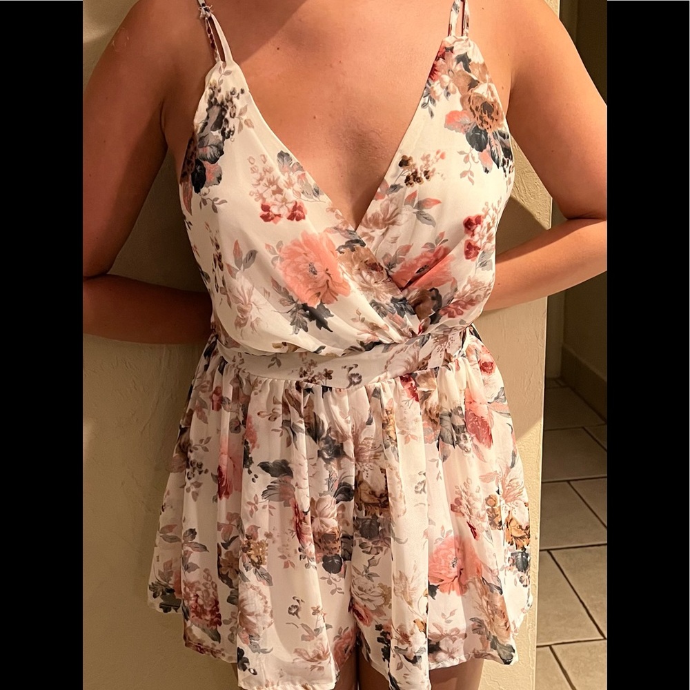 Veveret Romper Size Small